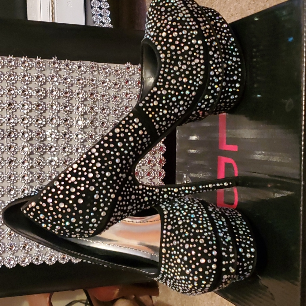 Black Rhinestone Stilleto. Some stones missing but not noticeable.